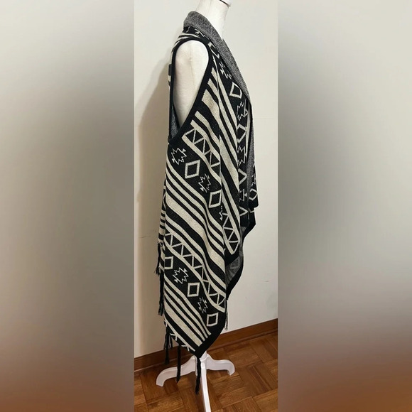 Lildy Aztec Printed Fringed Hem Sweater Vest Cardigan Black Beige L-XL - Picture 4 of 10